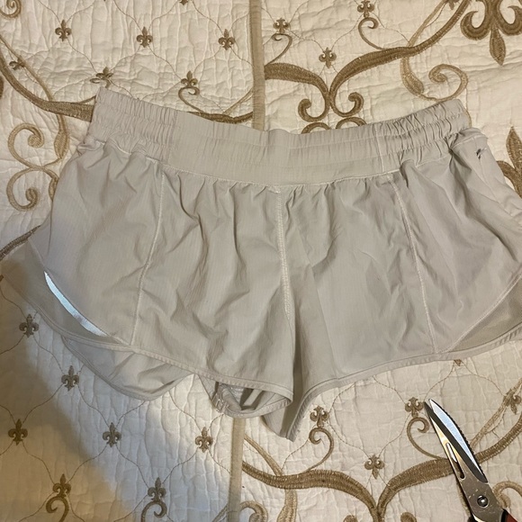Hotty Hot lululemon shorts size 10 - Picture 4 of 6